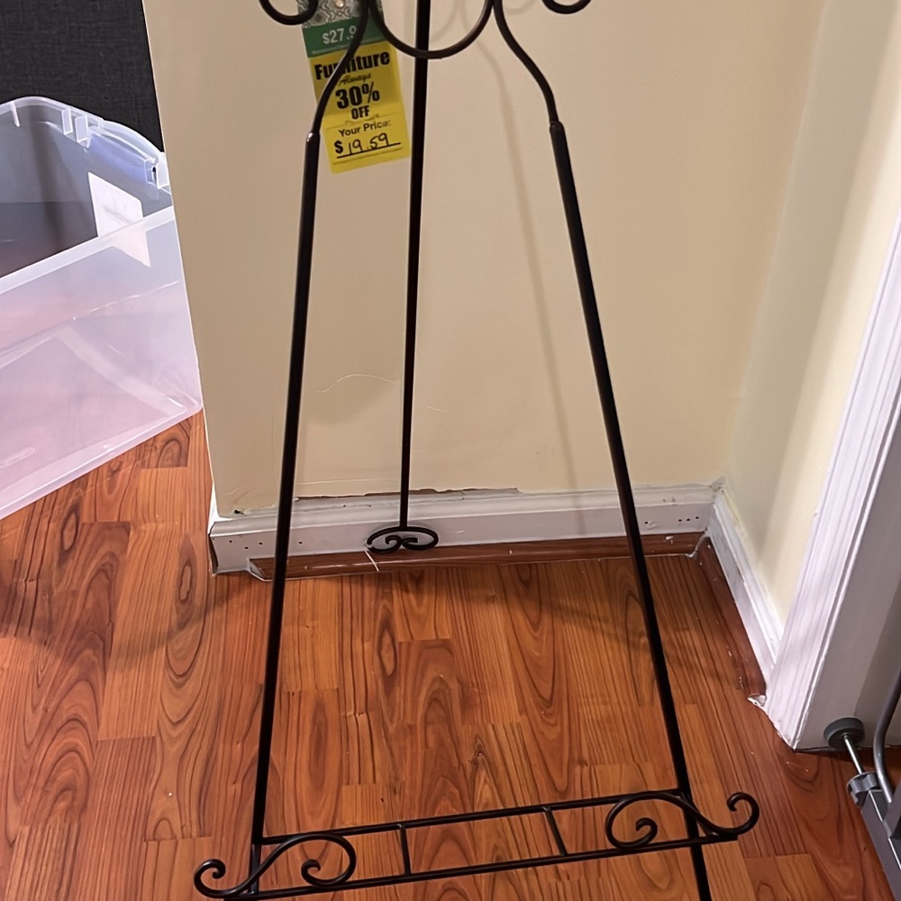 Elegant Black Metal Easel Stand